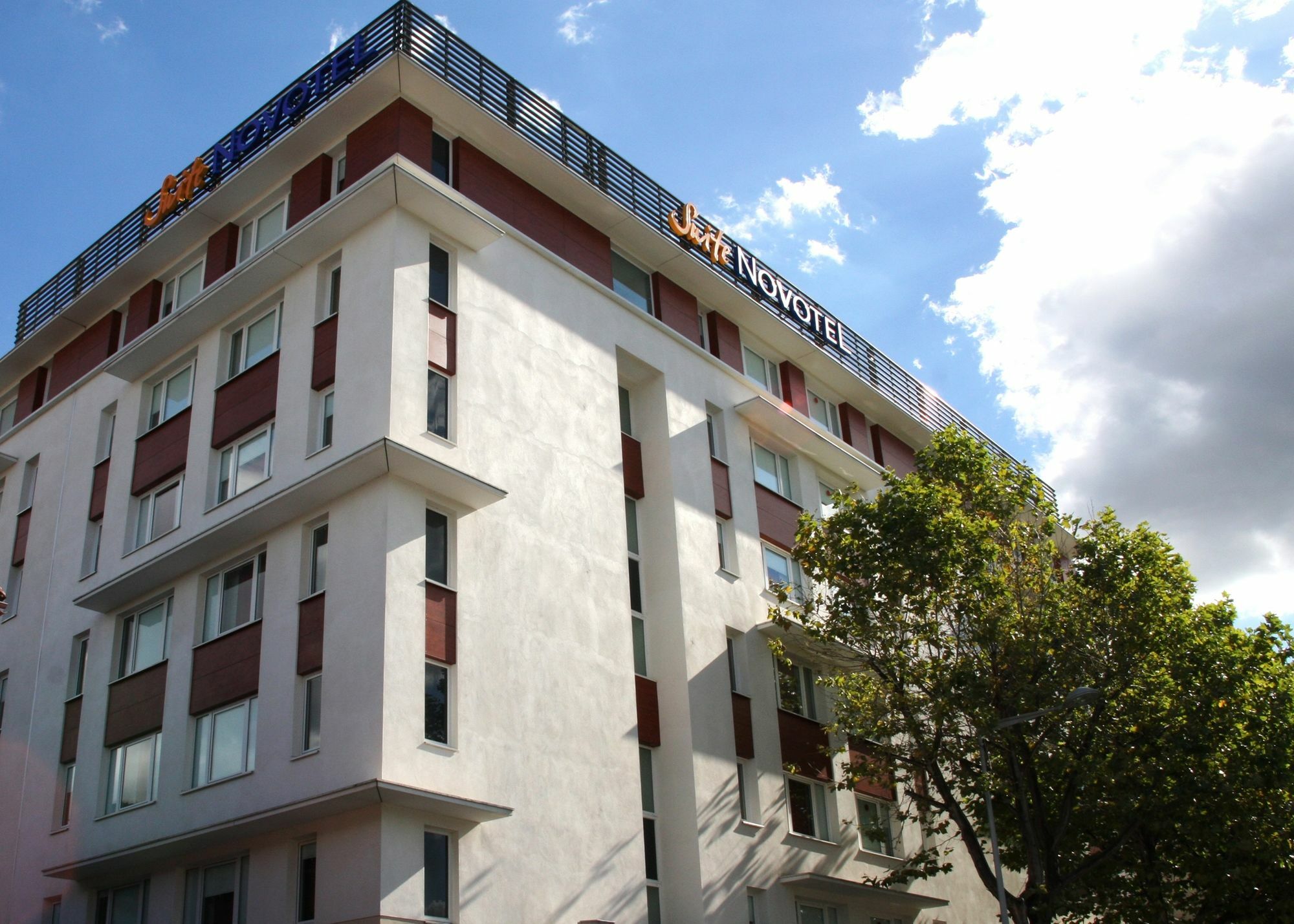 Novotel Suites Clermont Ferrand Polydome Εξωτερικό φωτογραφία